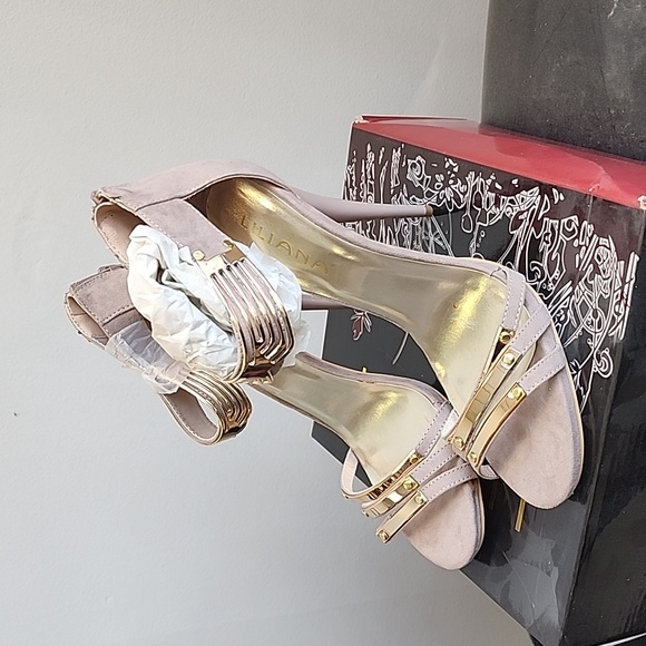 Peep toe, ankle strap heels - Picture 2 of 3